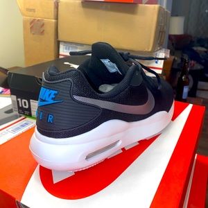 Men’s New Nike Oketo